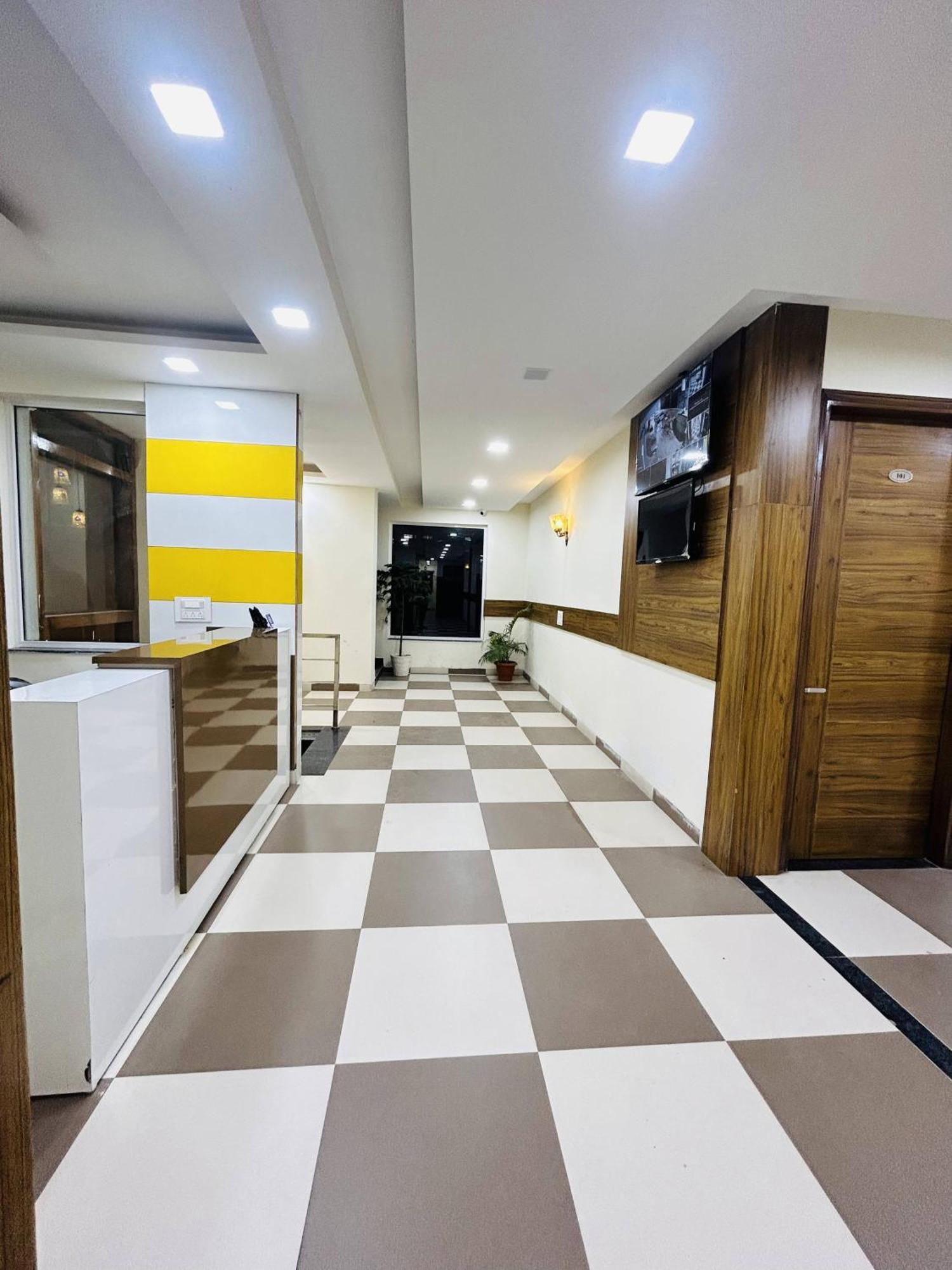 Hotel Woodlark Zirakpur Chandigarh !! Top Rated & Most Awarded Properties In Tricity !! Exteriér fotografie