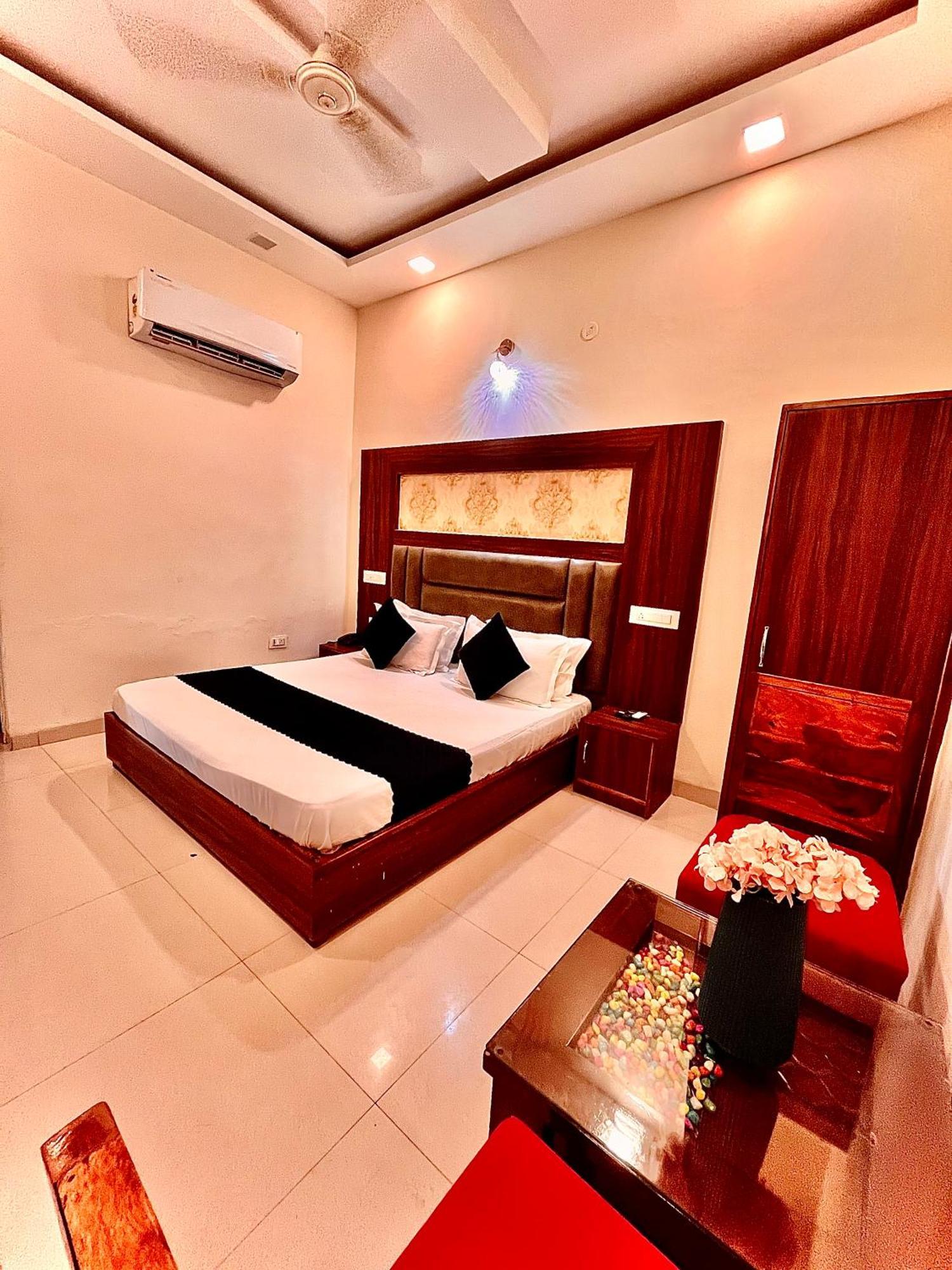 Hotel Woodlark Zirakpur Chandigarh !! Top Rated & Most Awarded Properties In Tricity !! Exteriér fotografie
