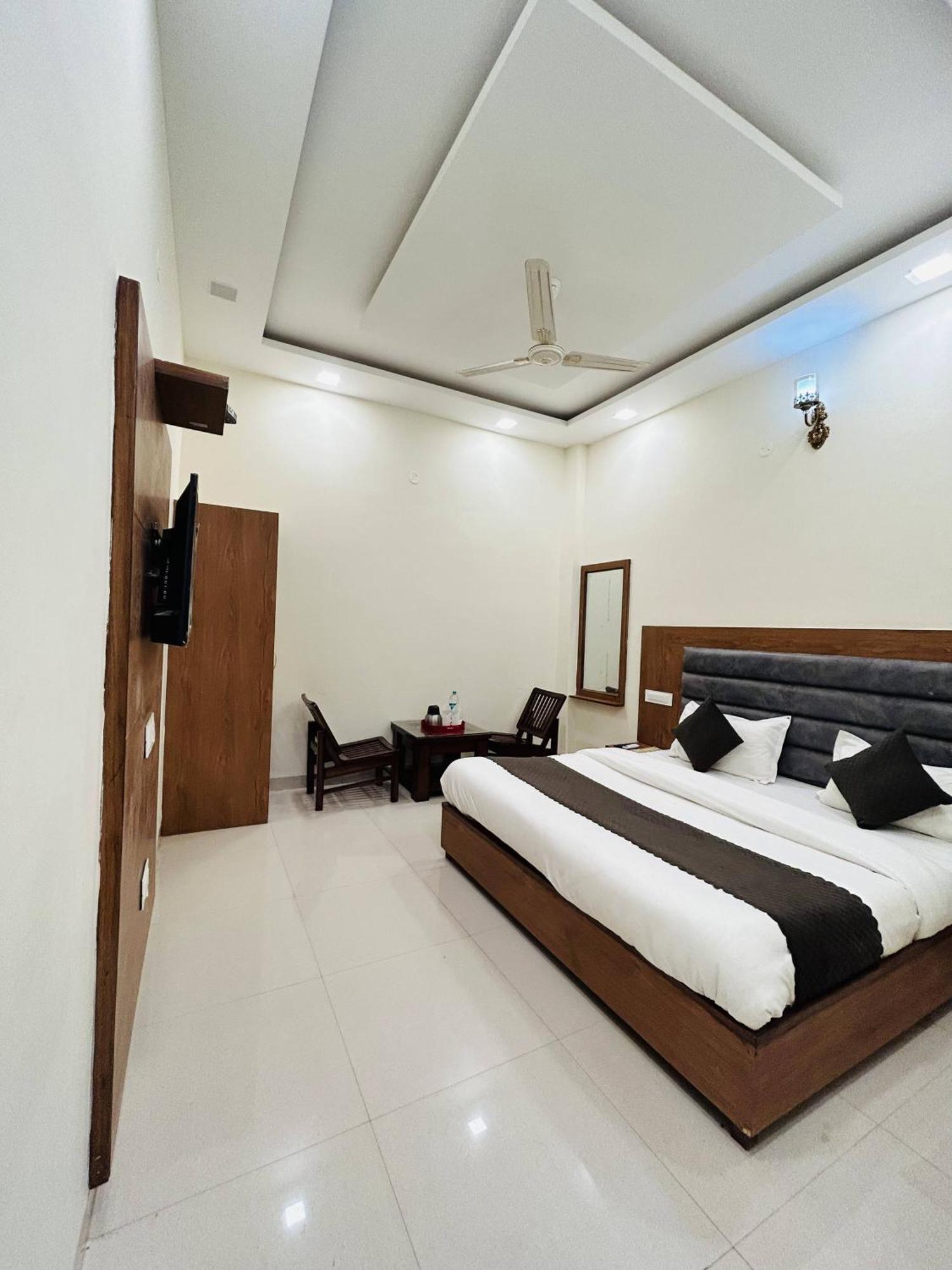 Hotel Woodlark Zirakpur Chandigarh !! Top Rated & Most Awarded Properties In Tricity !! Exteriér fotografie